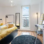 Chic City Centre Apartment Close To Attractions